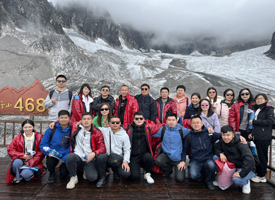 玉龙雪山2.jpg 玉龙雪山2.jpg