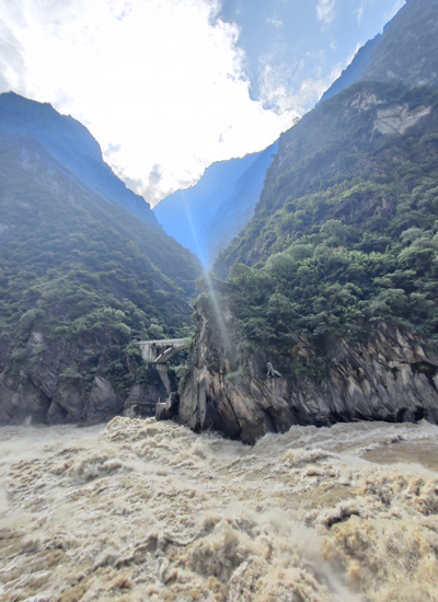 虎跳峡2.jpg 虎跳峡2.jpg